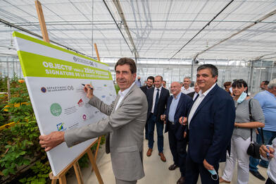 Le Département des Alpes-Maritimes et l’ensemble des acteurs agricoles Alpes-Maritimes s’engagent vers le Zéro Pesticide Le Département des Alpes-Maritimes et l’ensemble des acteurs agricoles Alpes-Maritimes s’engagent vers le Zéro Pesticide