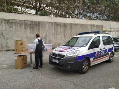 Remise des 10 000 masques à la Police Nationale des Alpes-Maritimes Remise des 10 000 masques à la Police Nationale des Alpes-Maritimes