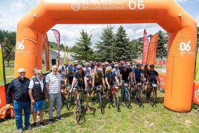 Départ du Gravel Trophy à Valberg Départ du Gravel Trophy à Valberg