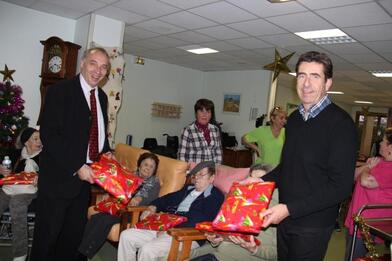 Guillaumes – Les Aînés reçoivent leurs colis de Noël Guillaumes – Les Aînés reçoivent leurs colis de Noël