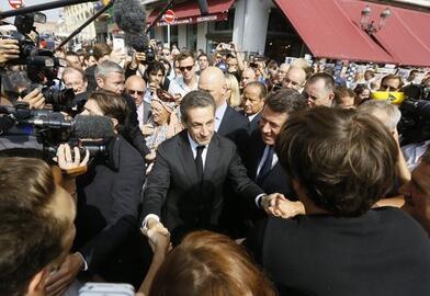 Politique – Les parlementaires rassemblés autour de Nicolas Sarkozy Politique – Les parlementaires rassemblés autour de Nicolas Sarkozy