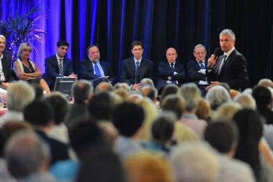 Rencontre - Laurent Wauquiez lance la reconquête à Grasse Rencontre - Laurent Wauquiez lance la reconquête à Grasse