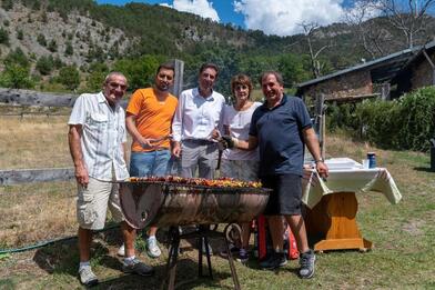 Repas festif au hameau du Liouc Repas festif au hameau du Liouc