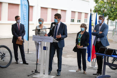 Puget-Théniers – Remise de 22 tablettes numériques et 16 VTT au collège A.Blanqui Puget-Théniers – Remise de 22 tablettes numériques et 16 VTT au collège A.Blanqui