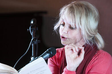 Culture – Festival des mots : Fanny Cottençon ovationnée sur un texte d'Ormesson Culture – Festival des mots : Fanny Cottençon ovationnée sur un texte d'Ormesson