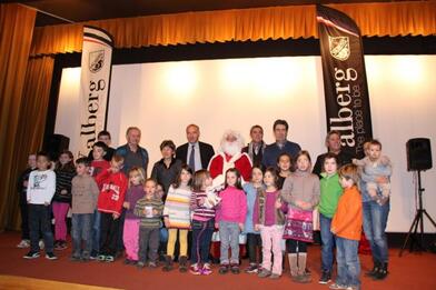 Valberg - Le père Noël avance sa tournée mondiale pour les enfants du centre administratif  Valberg - Le père Noël avance sa tournée mondiale pour les enfants du centre administratif