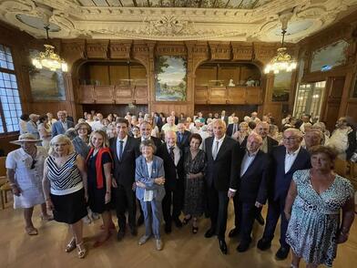 Remise des insignes de chevaliers de l'Ordre national du Mérite à Luc Thevenon et Germaine Leclerc Remise des insignes de chevaliers de l'Ordre national du Mérite à Luc Thevenon et Germaine Leclerc