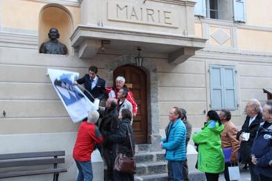 Péone – Le buste de Thomas Guérin retrouve sa place en mairie Péone – Le buste de Thomas Guérin retrouve sa place en mairie