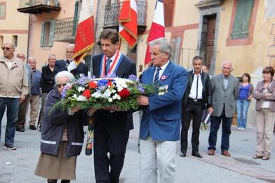 Péone – Les habitants rassemblés pour la Fête Nationale Péone – Les habitants rassemblés pour la Fête Nationale