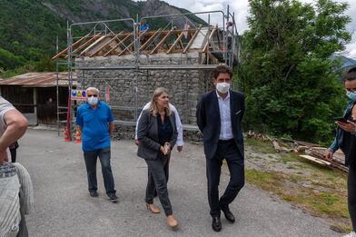 Saint-Martin-d'Entraunes : échange avec les habitants et les élus Saint-Martin-d'Entraunes : échange avec les habitants et les élus