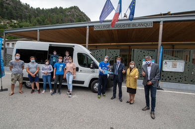 Puget-Théniers – Remise d’un véhicule au collège Auguste Blanqui Puget-Théniers – Remise d’un véhicule au collège Auguste Blanqui