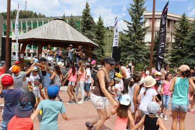 Valberg – 500 enfants d'Alpes d'Azur participent à la journée festivallées ! Valberg – 500 enfants d'Alpes d'Azur participent à la journée festivallées !